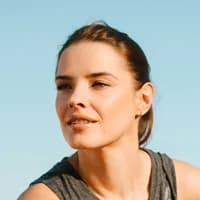 Júlia Mendes — Fitness Creator on PeepsFit